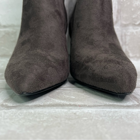 NWT NIB Nine West Cadence Grey Suede Booties - Picture 7 of 14